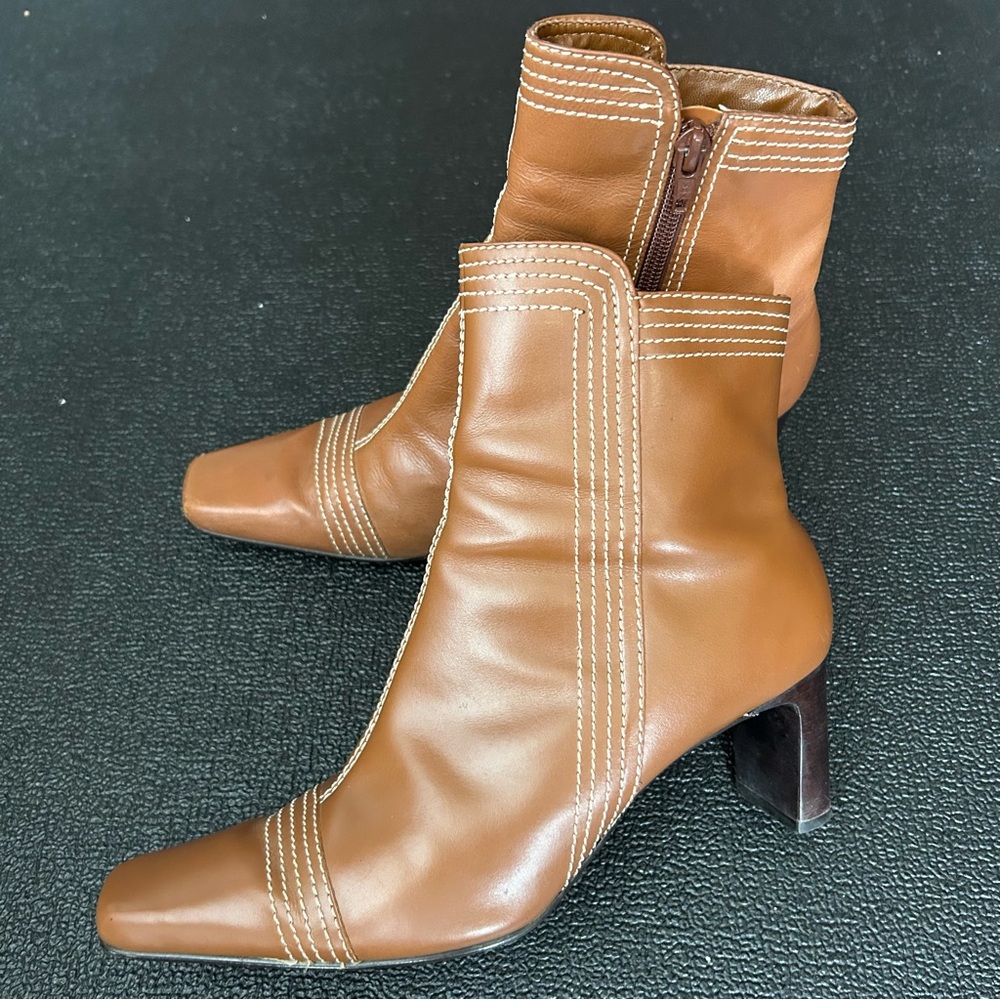 Brown boots with small heel
